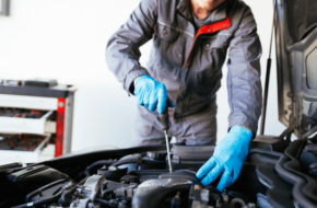 Mechanic with gloves